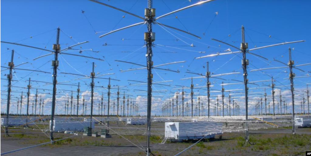 Antenas do projeto científico norte-americano Haarp 